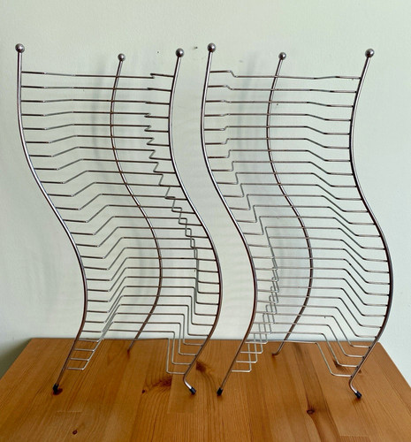 Chrome metal freestanding wavy - metal,