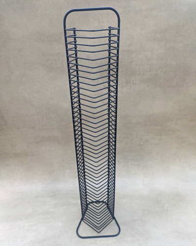Freestanding black metal wire - freestanding,